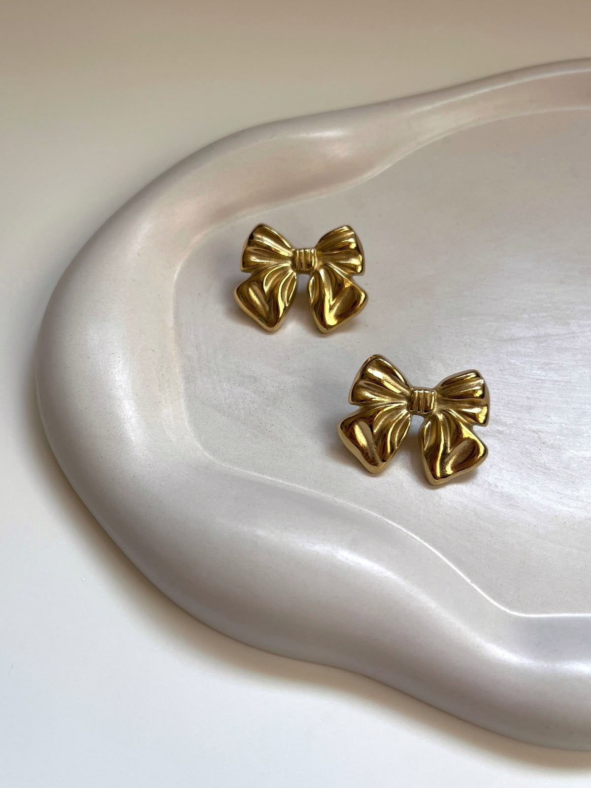 Chunky-Bow Studs