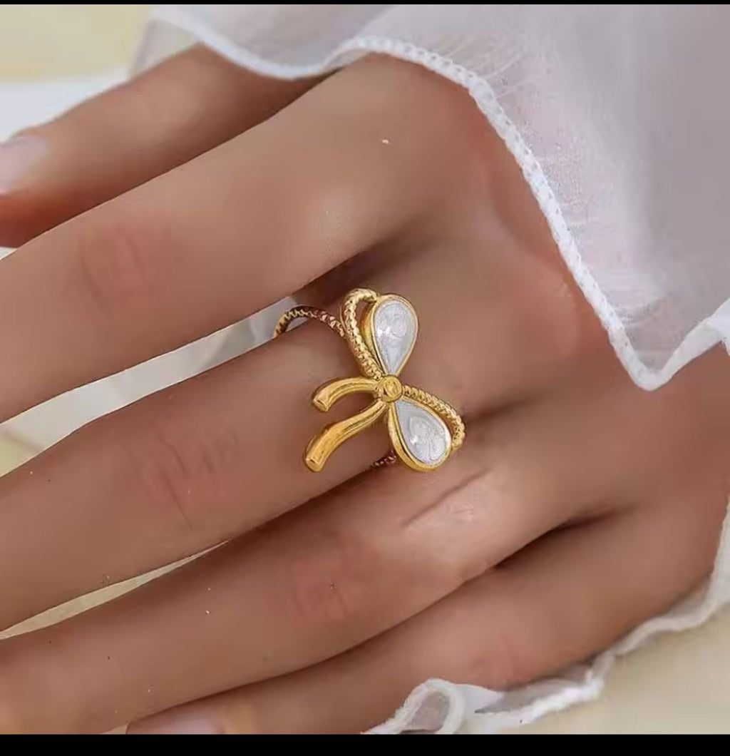 Ribbon White Ring Adjustable