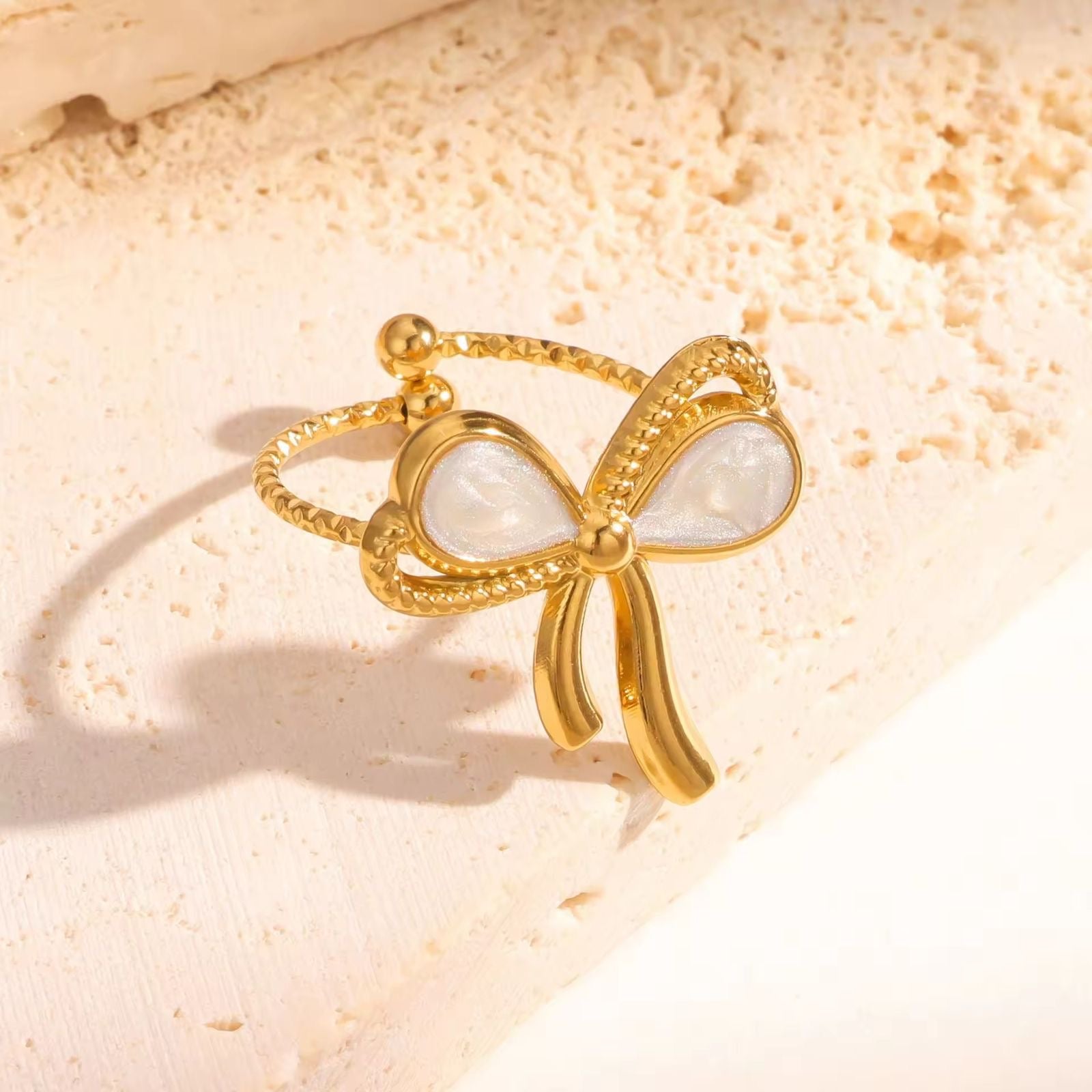 Ribbon White Ring Adjustable